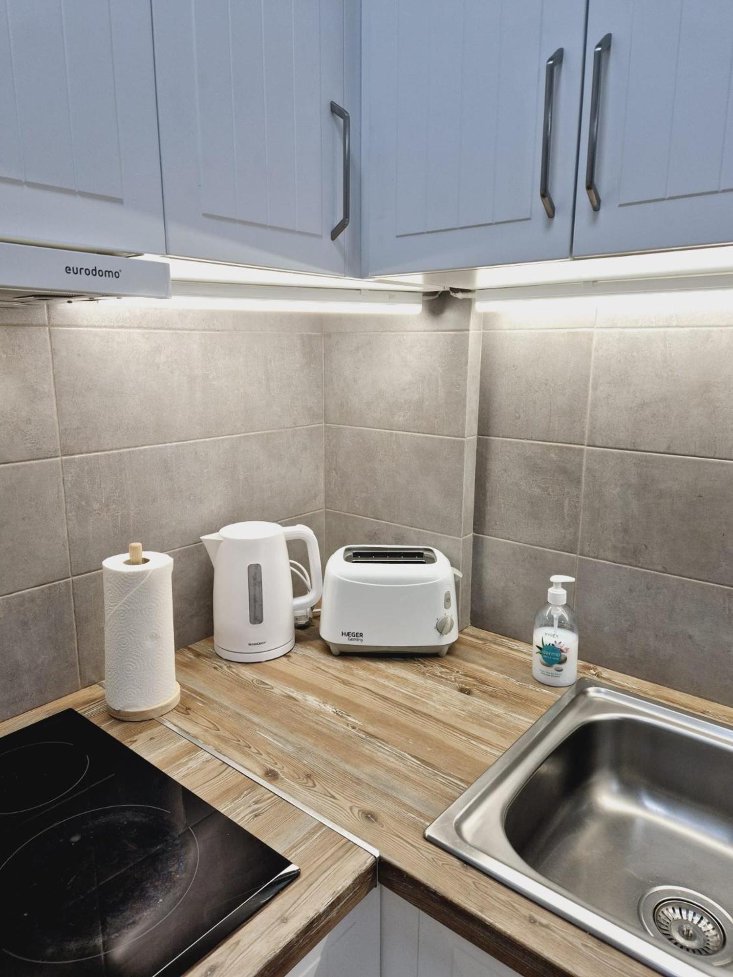 La Casa De Veronica - Serene Apartment With Shared Pool, Steps From The Beach Torrevieja Ngoại thất bức ảnh