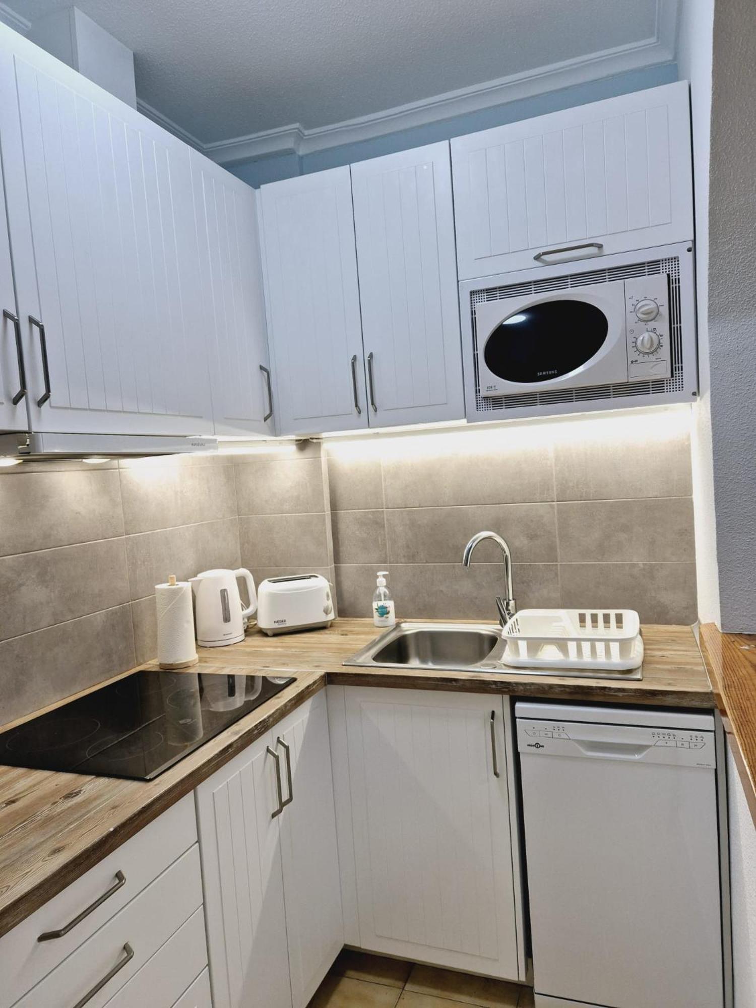 La Casa De Veronica - Serene Apartment With Shared Pool, Steps From The Beach Torrevieja Ngoại thất bức ảnh