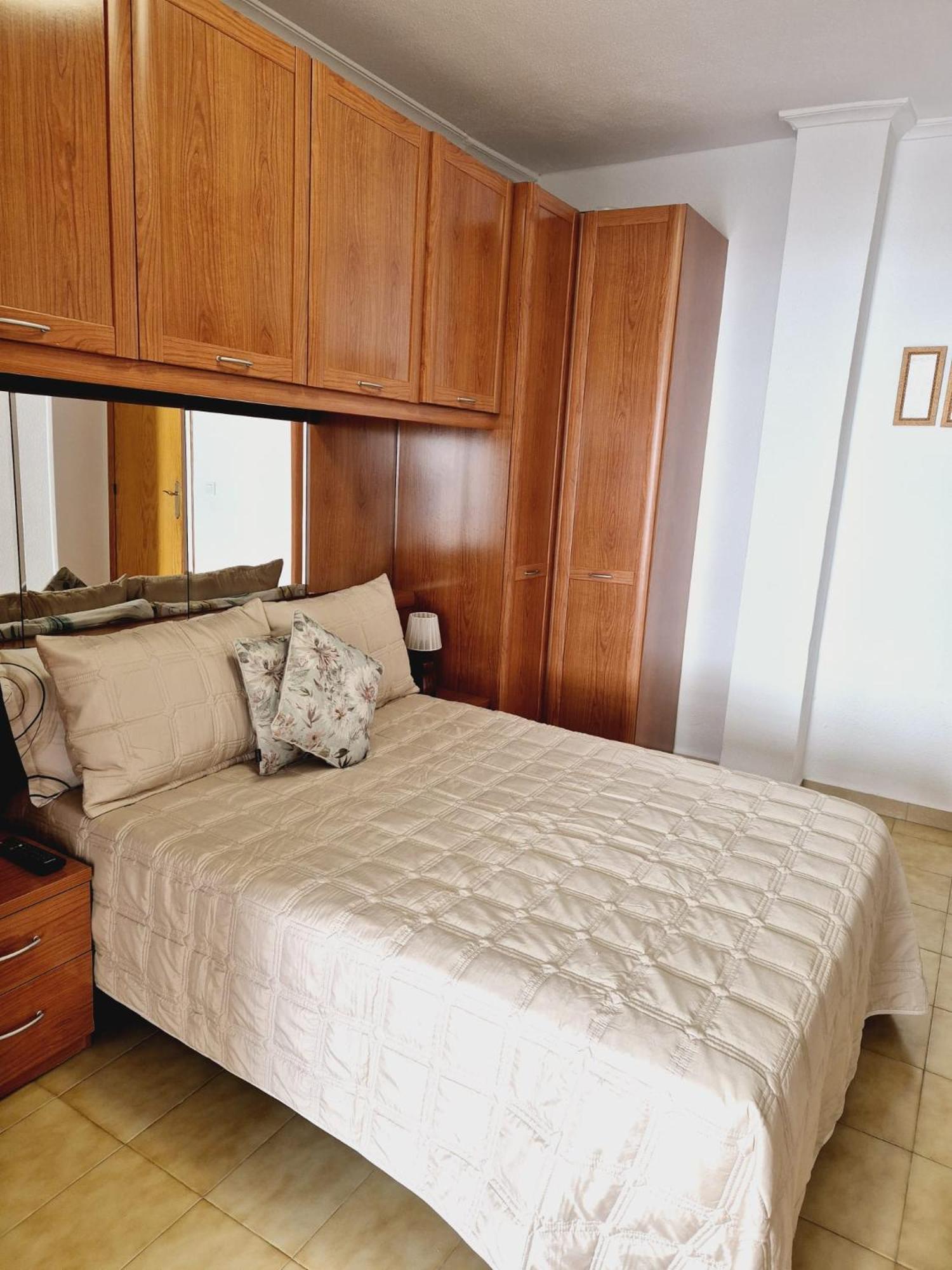 La Casa De Veronica - Serene Apartment With Shared Pool, Steps From The Beach Torrevieja Ngoại thất bức ảnh