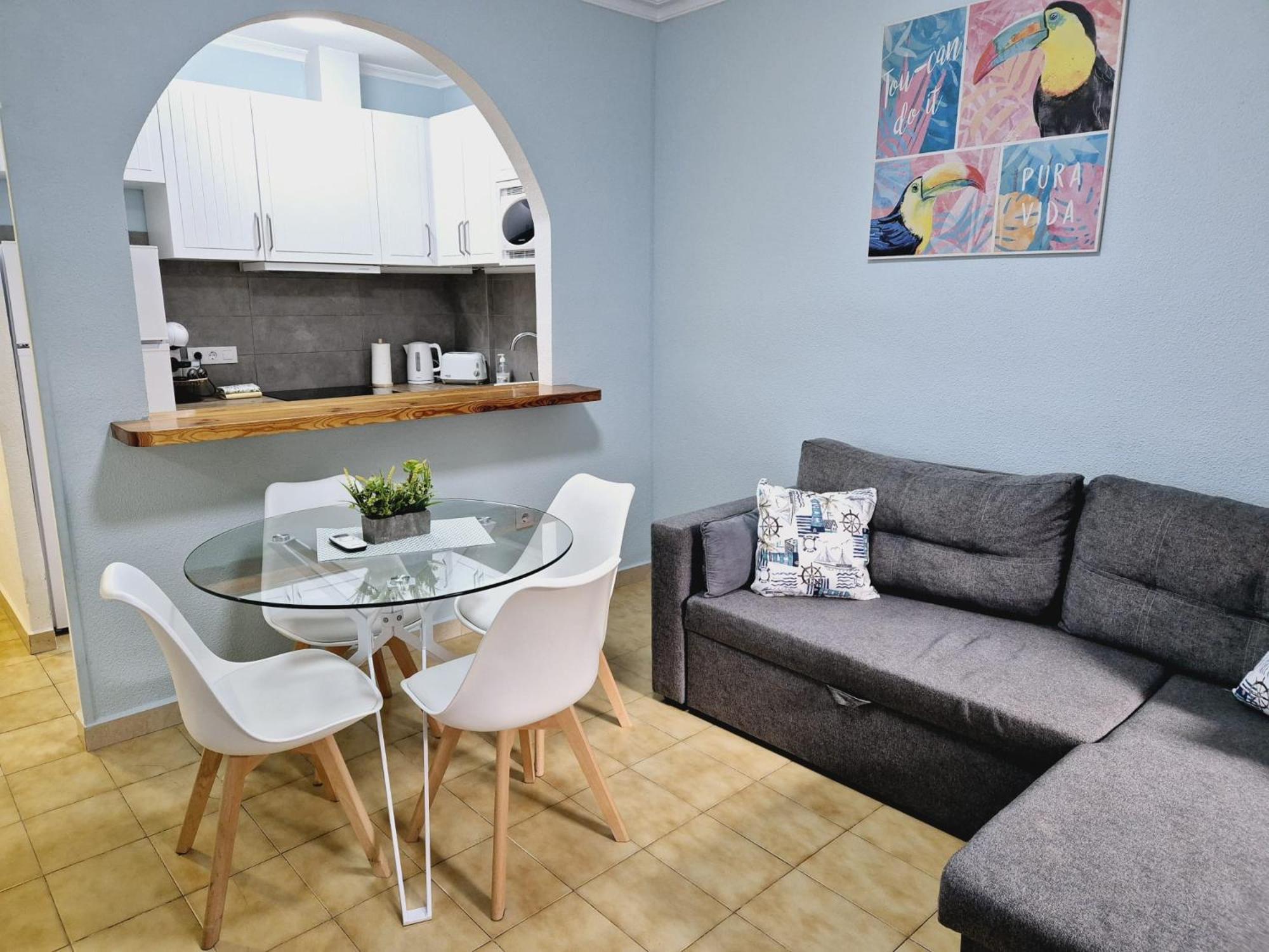 La Casa De Veronica - Serene Apartment With Shared Pool, Steps From The Beach Torrevieja Ngoại thất bức ảnh