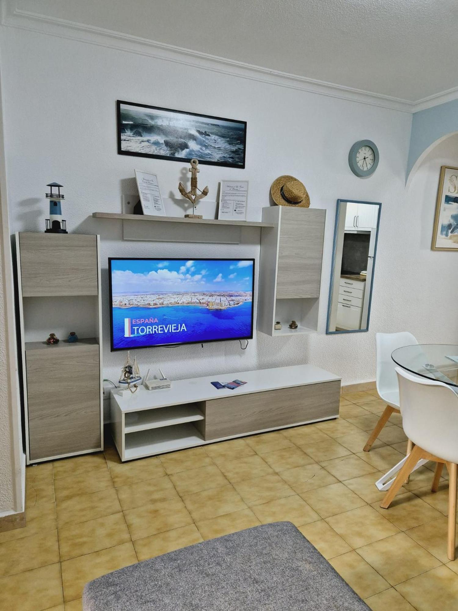 La Casa De Veronica - Serene Apartment With Shared Pool, Steps From The Beach Torrevieja Ngoại thất bức ảnh